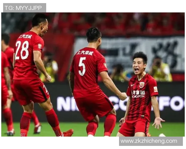 中超第13轮上海上港迎战广州恒大争夺榜首荣耀之战